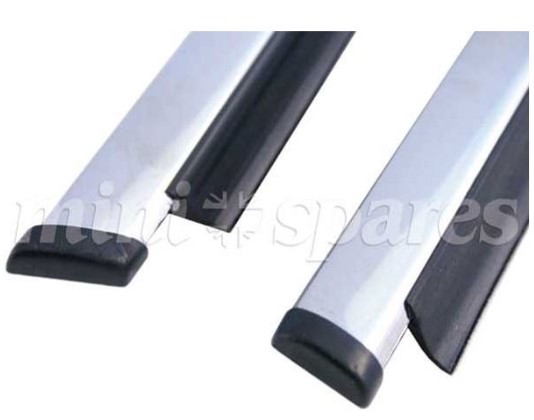 DOOR MOULDING OUTER WITH SEAL R/H PAM1014